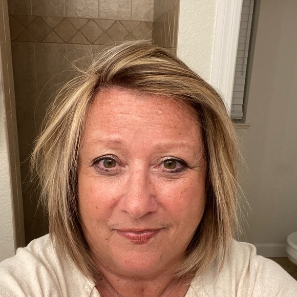 Meet your Posher, Becky - Picture 2 of 2